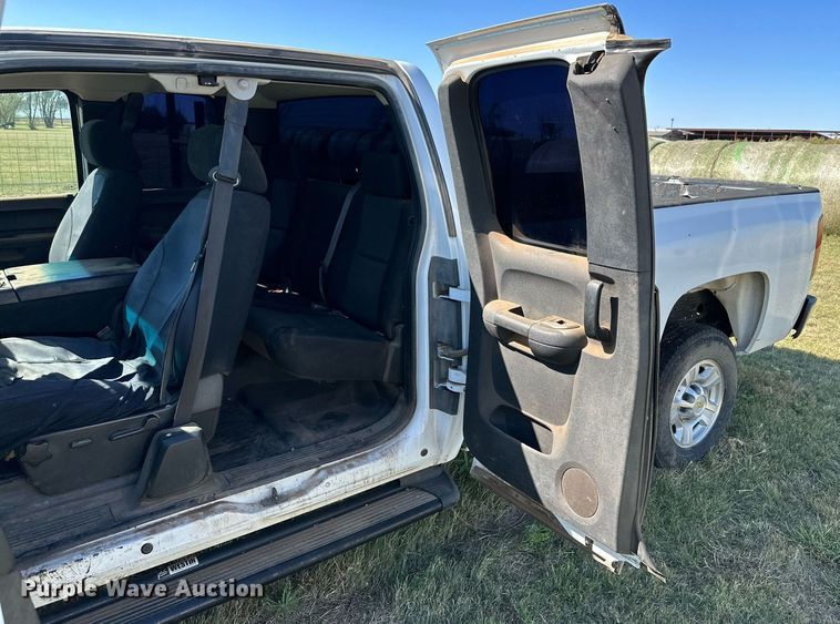 image for item KX9735 2010 Chevrolet Silverado 2500HD  Ext. Cab pickup truck