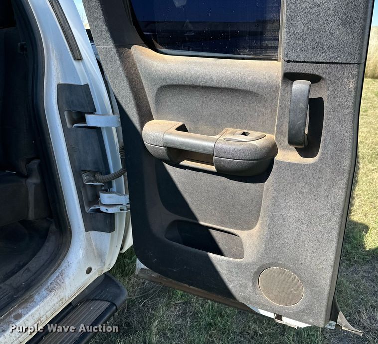 image for item KX9735 2010 Chevrolet Silverado 2500HD  Ext. Cab pickup truck