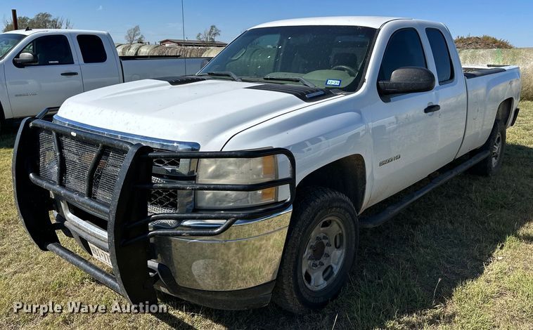 image for item KX9736 2011 Chevrolet Silverado 2500HD  Ext. Cab pickup truck