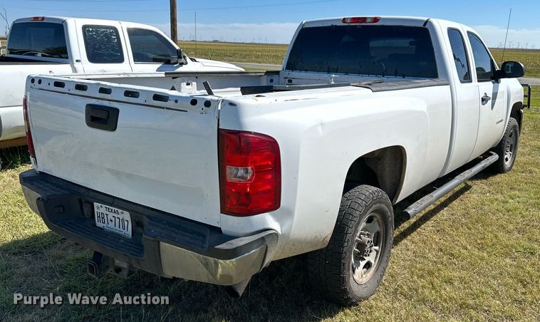 image for item KX9736 2011 Chevrolet Silverado 2500HD  Ext. Cab pickup truck