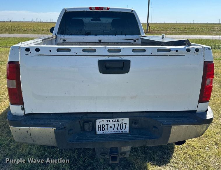 image for item KX9736 2011 Chevrolet Silverado 2500HD  Ext. Cab pickup truck