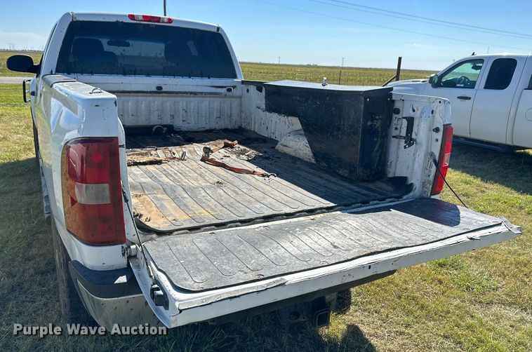 image for item KX9736 2011 Chevrolet Silverado 2500HD  Ext. Cab pickup truck