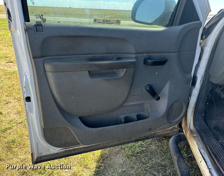 image for item KX9736 2011 Chevrolet Silverado 2500HD  Ext. Cab pickup truck