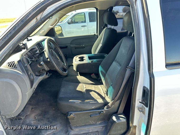 image for item KX9736 2011 Chevrolet Silverado 2500HD  Ext. Cab pickup truck