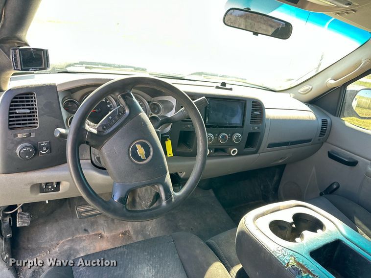 image for item KX9736 2011 Chevrolet Silverado 2500HD  Ext. Cab pickup truck