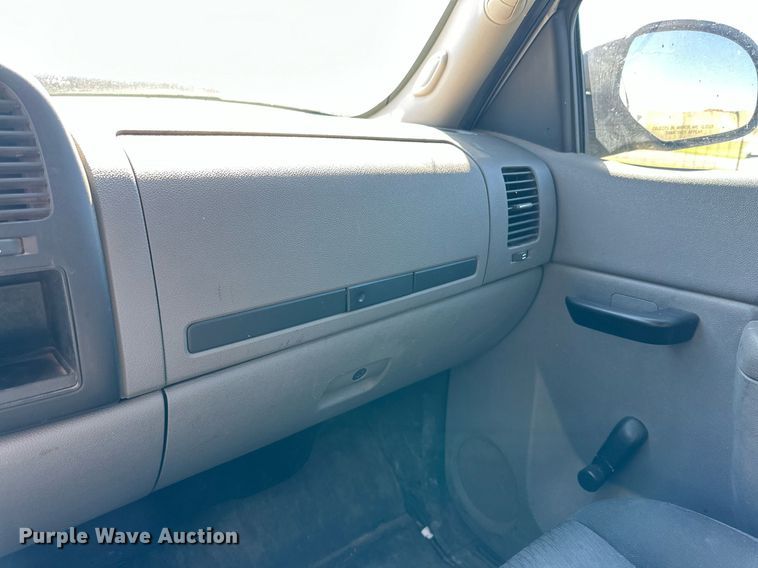 image for item KX9736 2011 Chevrolet Silverado 2500HD  Ext. Cab pickup truck