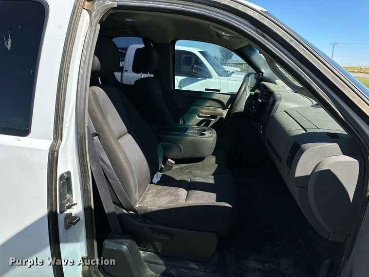 image for item KX9736 2011 Chevrolet Silverado 2500HD  Ext. Cab pickup truck