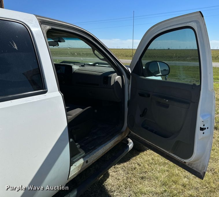 image for item KX9736 2011 Chevrolet Silverado 2500HD  Ext. Cab pickup truck