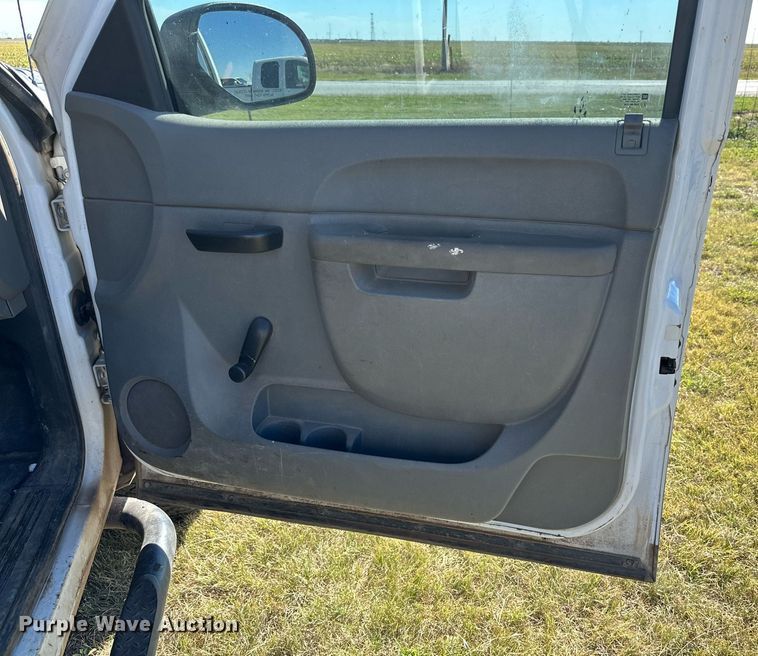 image for item KX9736 2011 Chevrolet Silverado 2500HD  Ext. Cab pickup truck