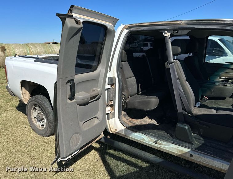 image for item KX9736 2011 Chevrolet Silverado 2500HD  Ext. Cab pickup truck