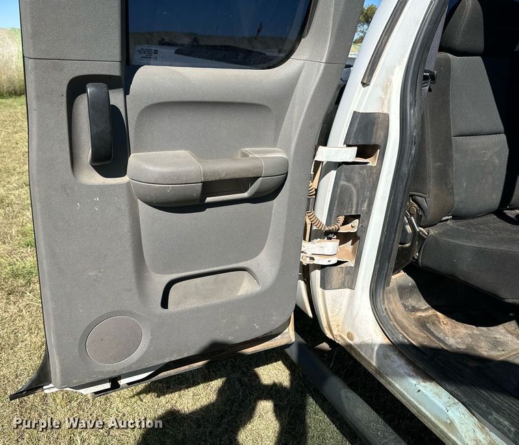 image for item KX9736 2011 Chevrolet Silverado 2500HD  Ext. Cab pickup truck