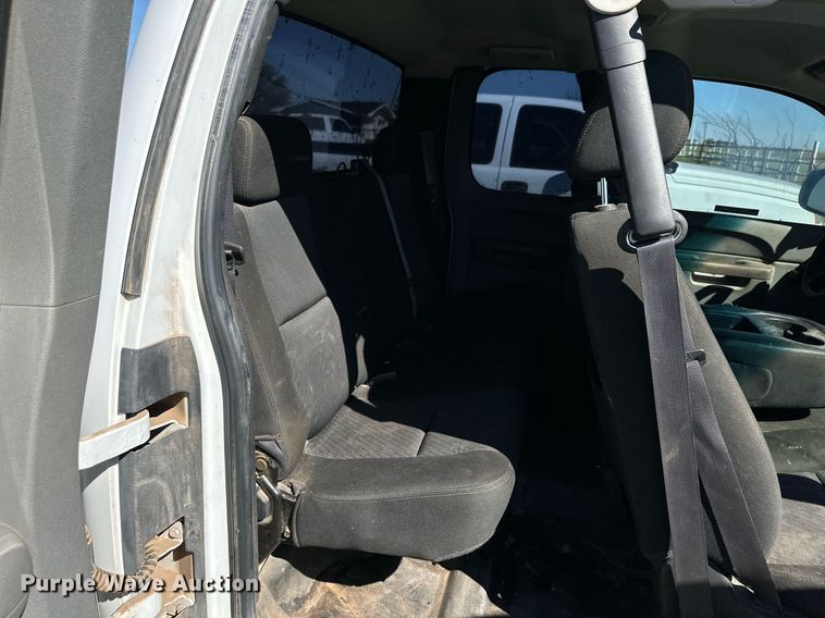 image for item KX9736 2011 Chevrolet Silverado 2500HD  Ext. Cab pickup truck