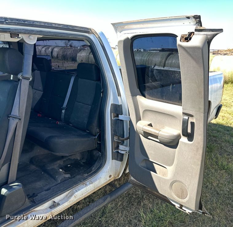 image for item KX9736 2011 Chevrolet Silverado 2500HD  Ext. Cab pickup truck