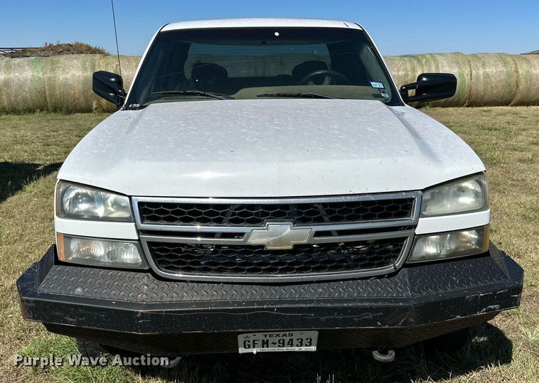 image for item KX9737 2006 Chevrolet Silverado 3500  Ext. Cab pickup truck