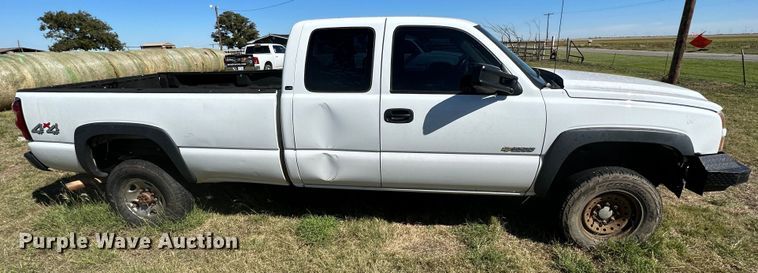image for item KX9737 2006 Chevrolet Silverado 3500  Ext. Cab pickup truck