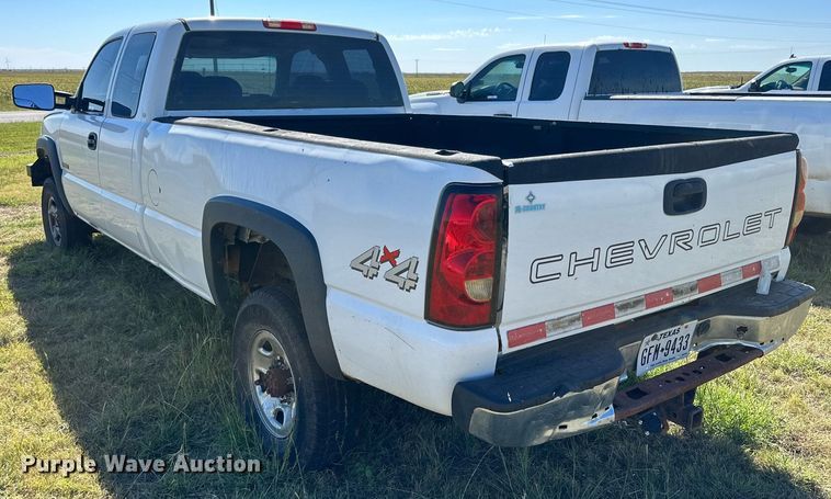 image for item KX9737 2006 Chevrolet Silverado 3500  Ext. Cab pickup truck