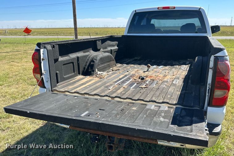image for item KX9737 2006 Chevrolet Silverado 3500  Ext. Cab pickup truck