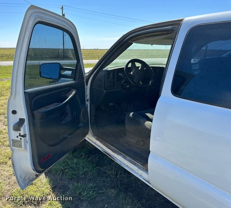 image for item KX9737 2006 Chevrolet Silverado 3500  Ext. Cab pickup truck