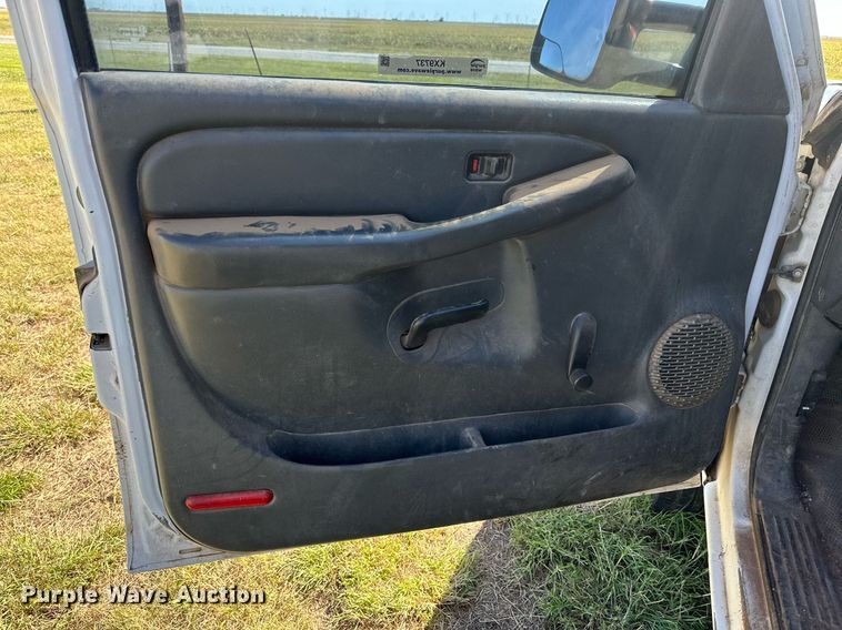 image for item KX9737 2006 Chevrolet Silverado 3500  Ext. Cab pickup truck