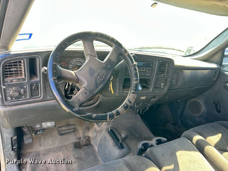 image for item KX9737 2006 Chevrolet Silverado 3500  Ext. Cab pickup truck