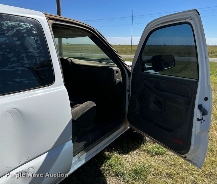 image for item KX9737 2006 Chevrolet Silverado 3500  Ext. Cab pickup truck