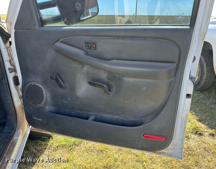 image for item KX9737 2006 Chevrolet Silverado 3500  Ext. Cab pickup truck