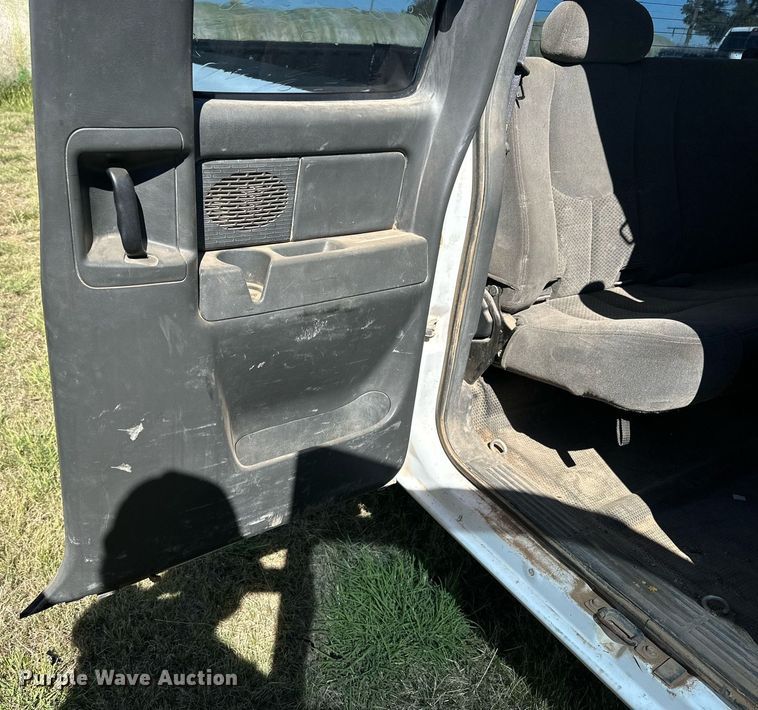 image for item KX9737 2006 Chevrolet Silverado 3500  Ext. Cab pickup truck