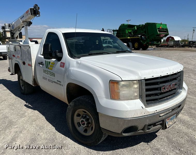 image for item KX9742 2009 GMC Sierra 3500HD  utility bed pickup truck