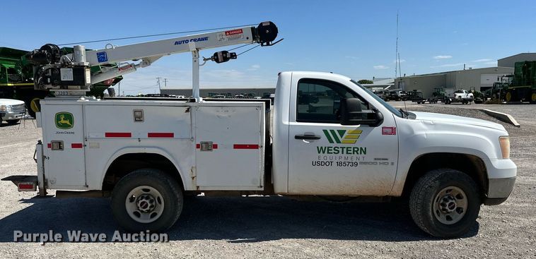 image for item KX9742 2009 GMC Sierra 3500HD  utility bed pickup truck