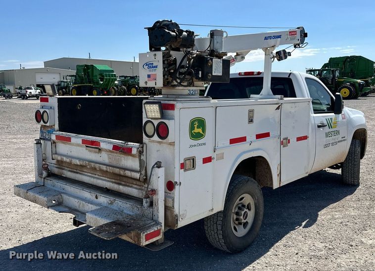 image for item KX9742 2009 GMC Sierra 3500HD  utility bed pickup truck