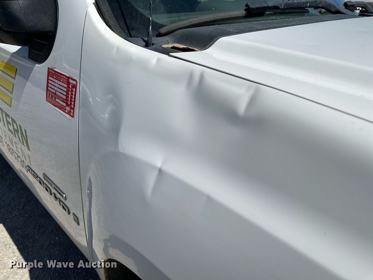 image for item KX9742 2009 GMC Sierra 3500HD  utility bed pickup truck