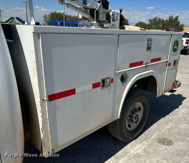 image for item KX9742 2009 GMC Sierra 3500HD  utility bed pickup truck