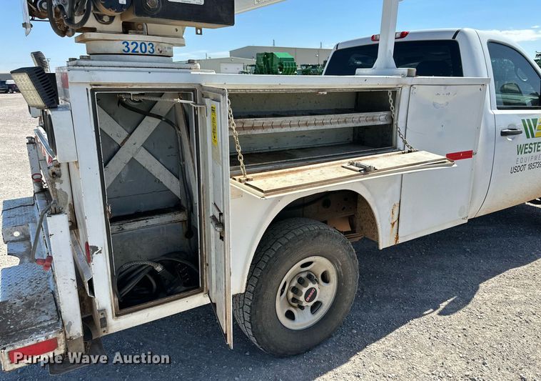 image for item KX9742 2009 GMC Sierra 3500HD  utility bed pickup truck