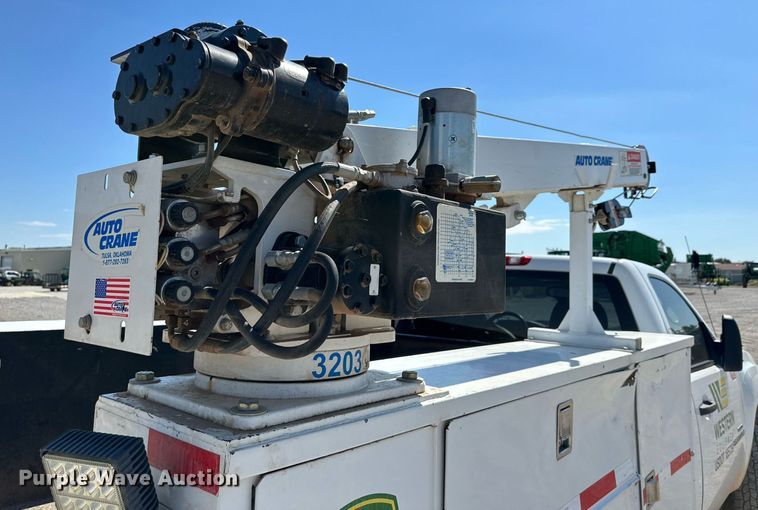 image for item KX9742 2009 GMC Sierra 3500HD  utility bed pickup truck