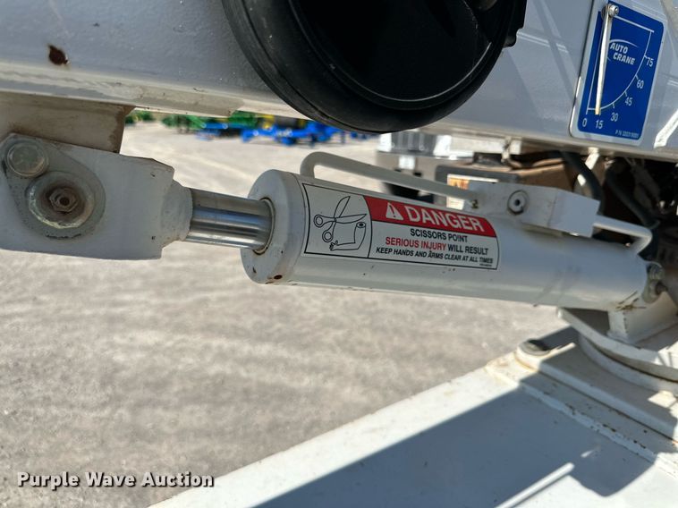 image for item KX9742 2009 GMC Sierra 3500HD  utility bed pickup truck