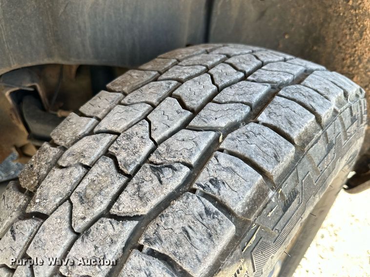 image for item KX9742 2009 GMC Sierra 3500HD  utility bed pickup truck