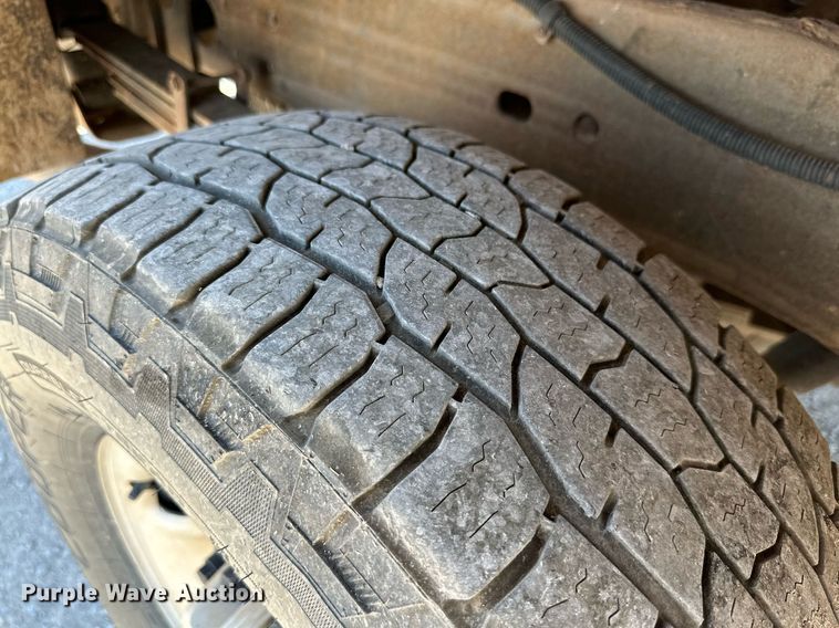 image for item KX9742 2009 GMC Sierra 3500HD  utility bed pickup truck