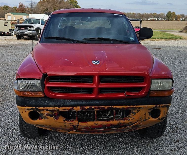 image for item LB9584 2000 Dodge Dakota  Quad Cab pickup truck