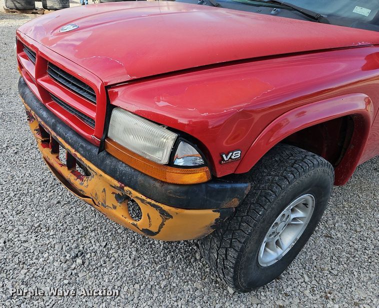 image for item LB9584 2000 Dodge Dakota  Quad Cab pickup truck