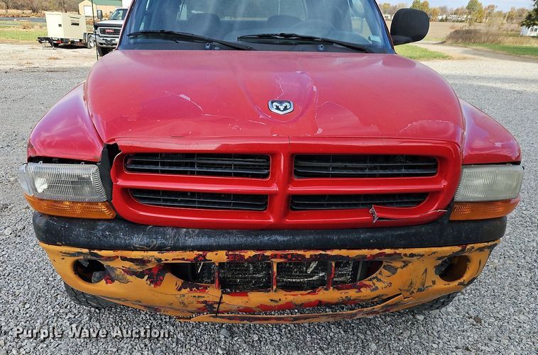 image for item LB9584 2000 Dodge Dakota  Quad Cab pickup truck