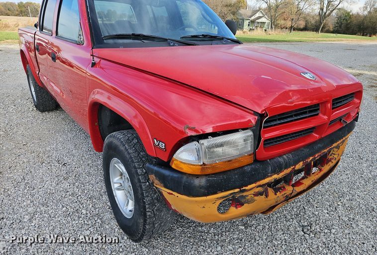 image for item LB9584 2000 Dodge Dakota  Quad Cab pickup truck