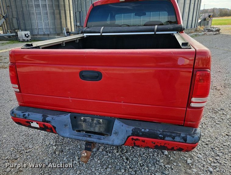 image for item LB9584 2000 Dodge Dakota  Quad Cab pickup truck