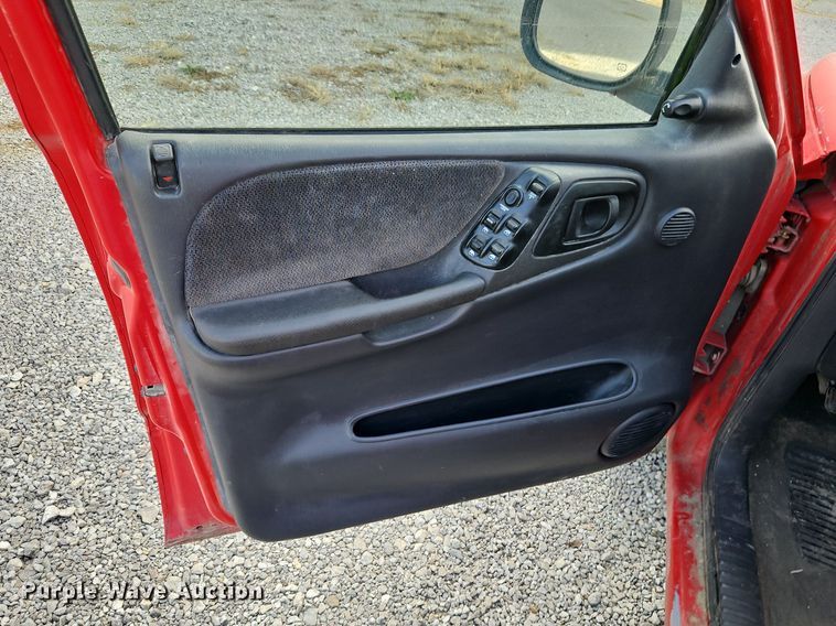 image for item LB9584 2000 Dodge Dakota  Quad Cab pickup truck