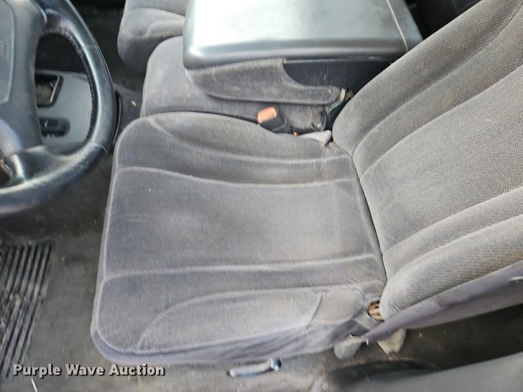 image for item LB9584 2000 Dodge Dakota  Quad Cab pickup truck