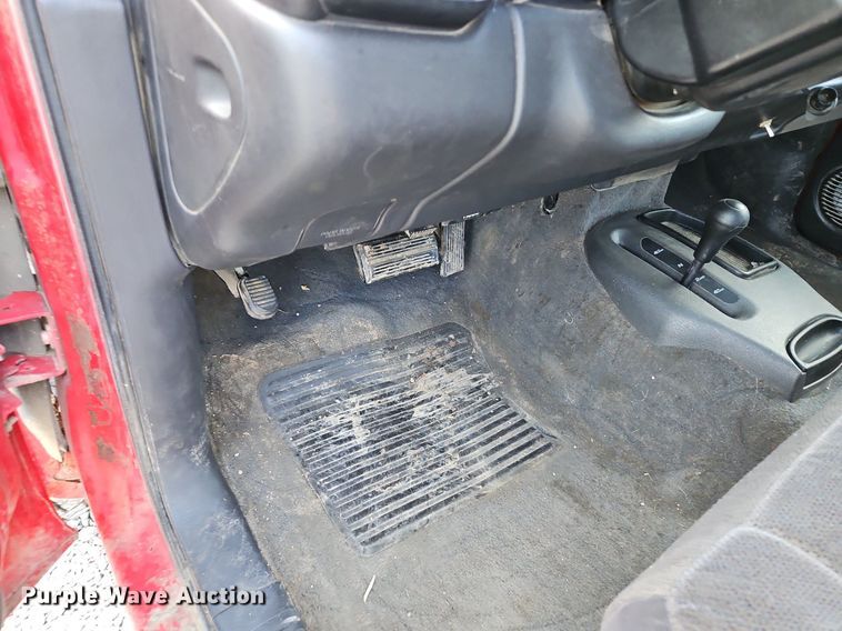 image for item LB9584 2000 Dodge Dakota  Quad Cab pickup truck