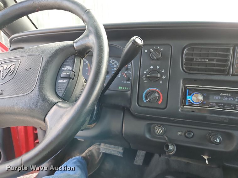 image for item LB9584 2000 Dodge Dakota  Quad Cab pickup truck