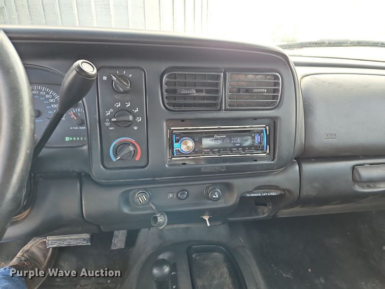 image for item LB9584 2000 Dodge Dakota  Quad Cab pickup truck