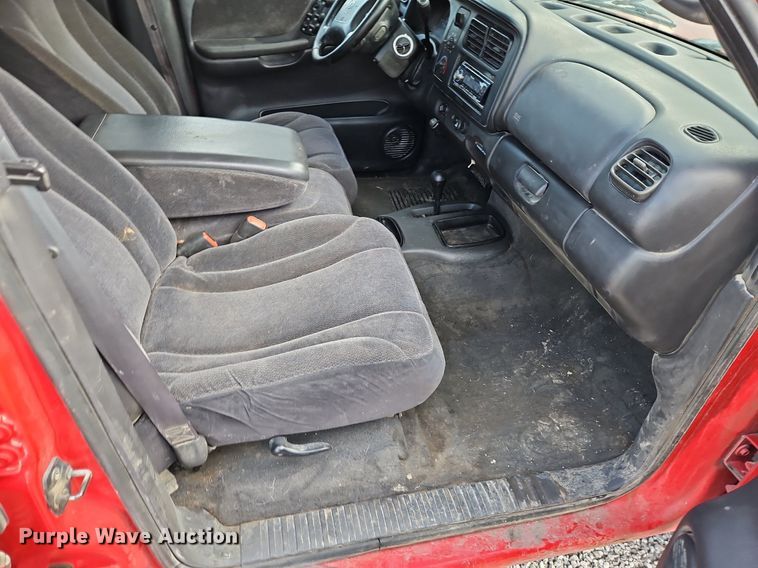 image for item LB9584 2000 Dodge Dakota  Quad Cab pickup truck