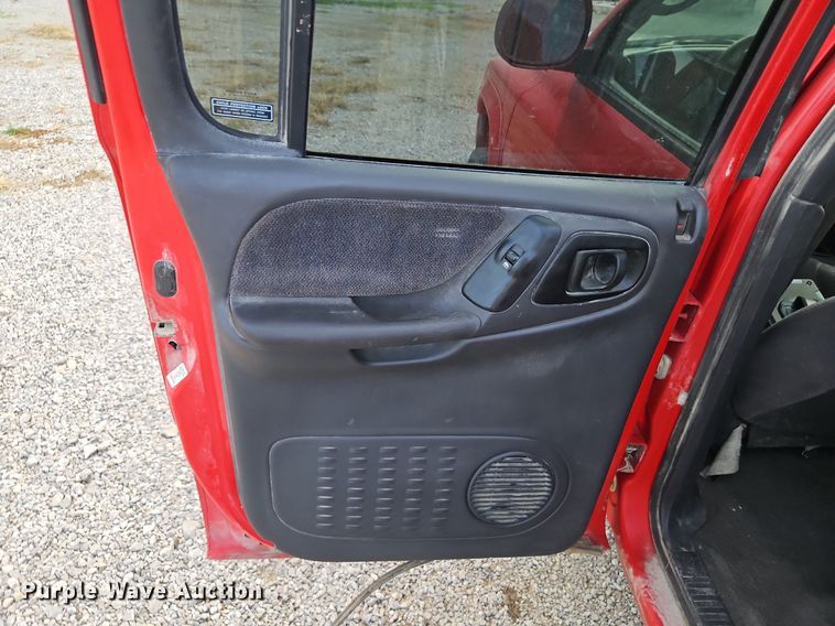 image for item LB9584 2000 Dodge Dakota  Quad Cab pickup truck