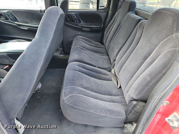 image for item LB9584 2000 Dodge Dakota  Quad Cab pickup truck